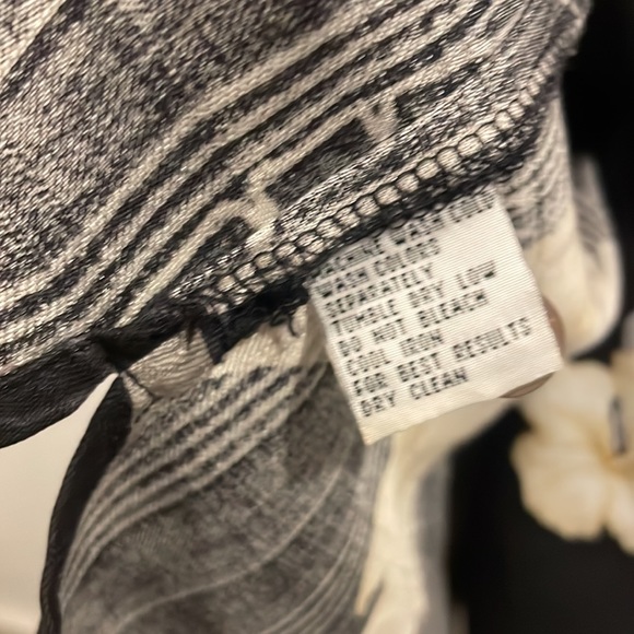 Tommy Bahama silk - Picture 4 of 4